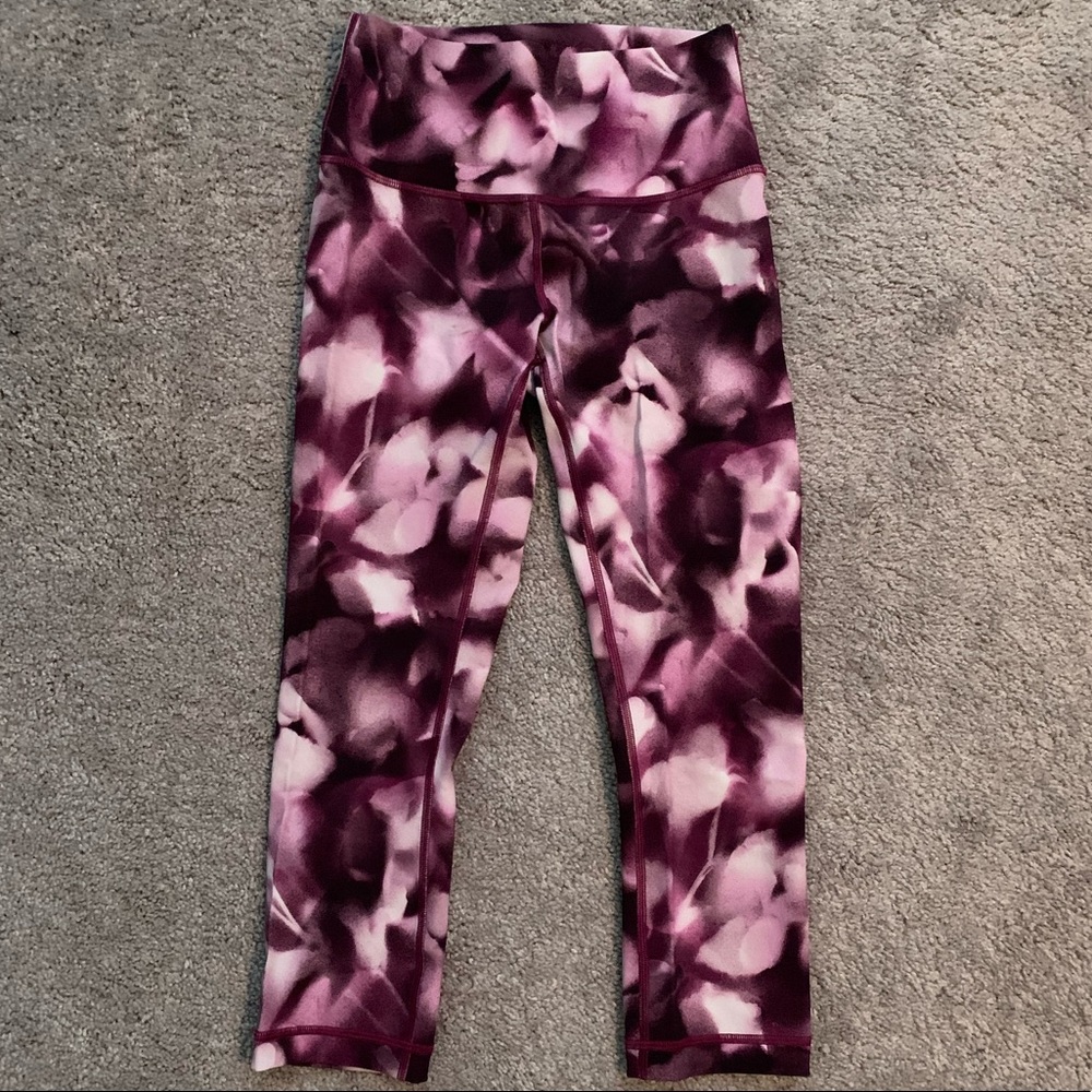 Lululemon Size 4 Purple Floral Cropped Leggings